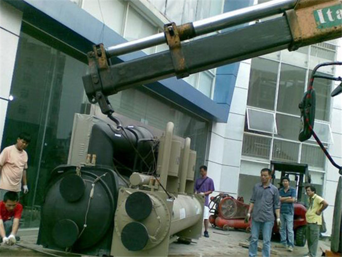 阿图什市随车吊和汽车吊的核心区别是什么？哪种更省钱？